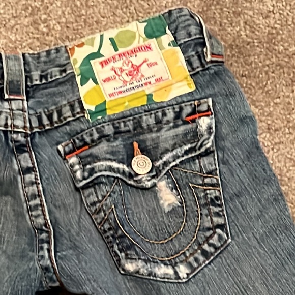 Preowned True Religion short shorts patches distressed- 27 - Picture 9 of 9